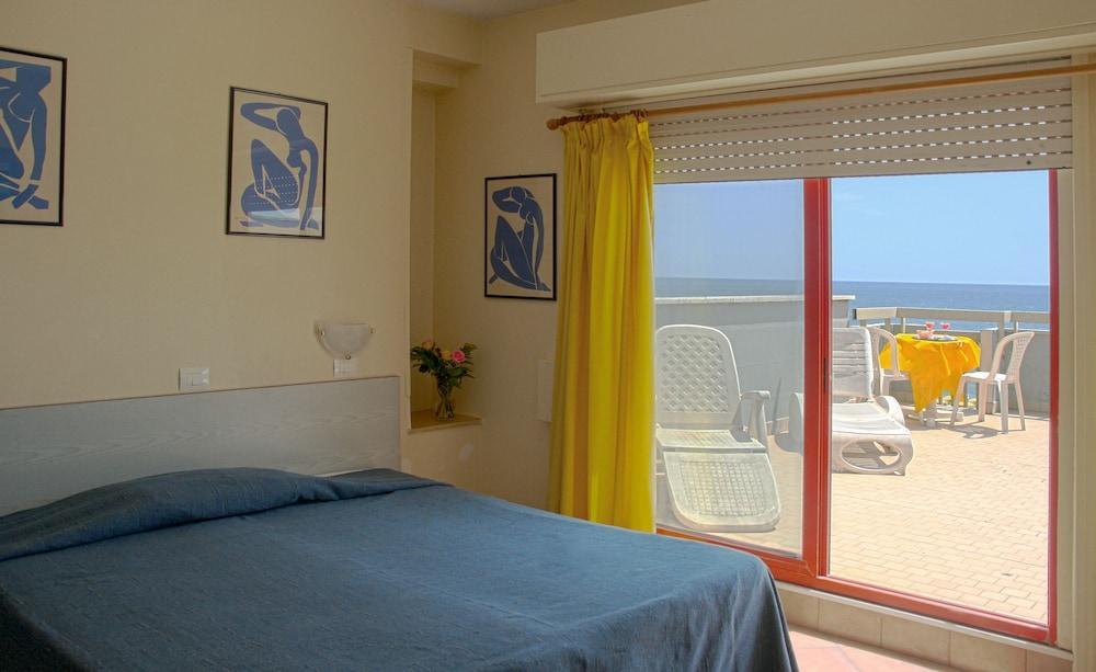 Hotel Ping Pong Лидо ди Остия Екстериор снимка