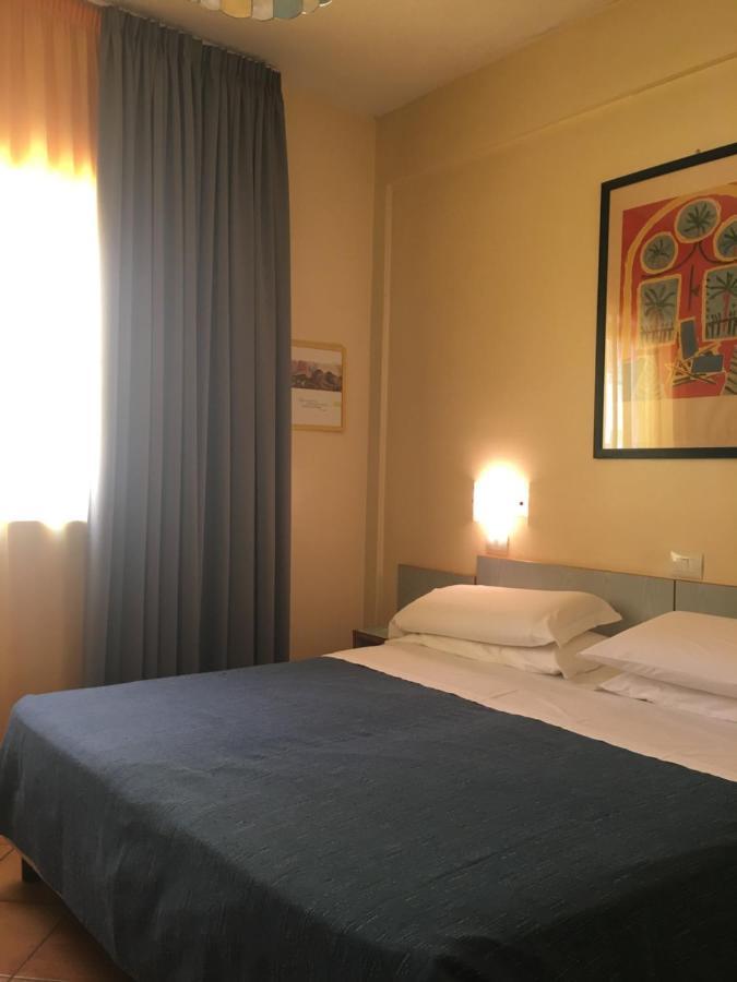 Hotel Ping Pong Лидо ди Остия Екстериор снимка