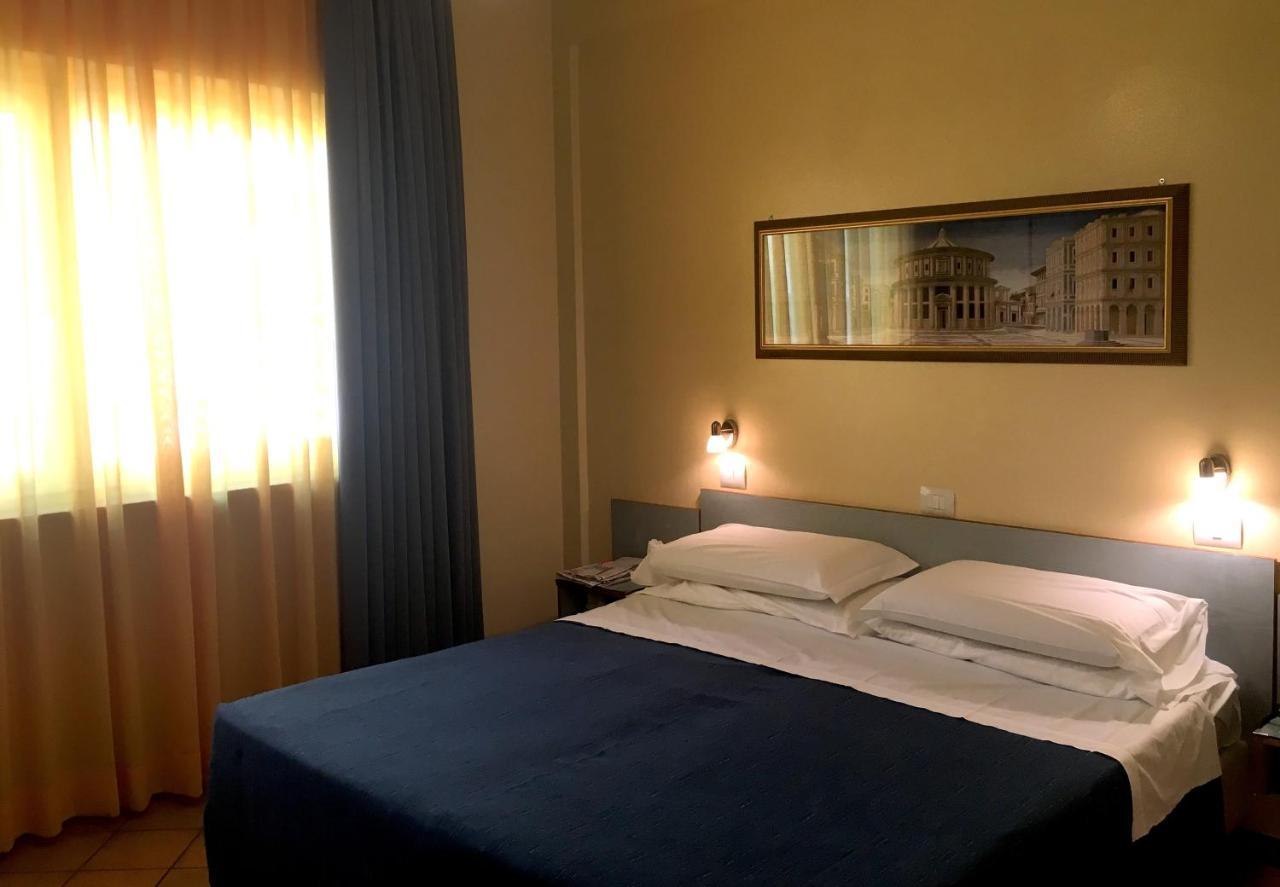 Hotel Ping Pong Лидо ди Остия Екстериор снимка