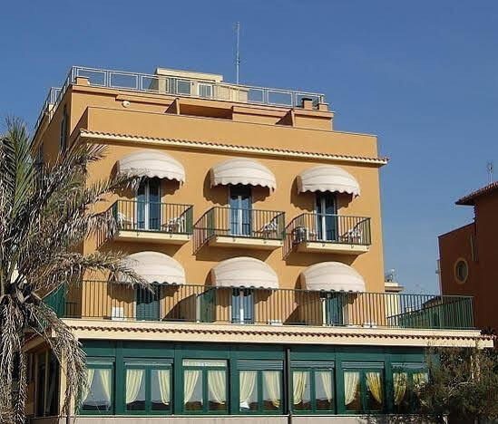 Hotel Ping Pong Лидо ди Остия Екстериор снимка